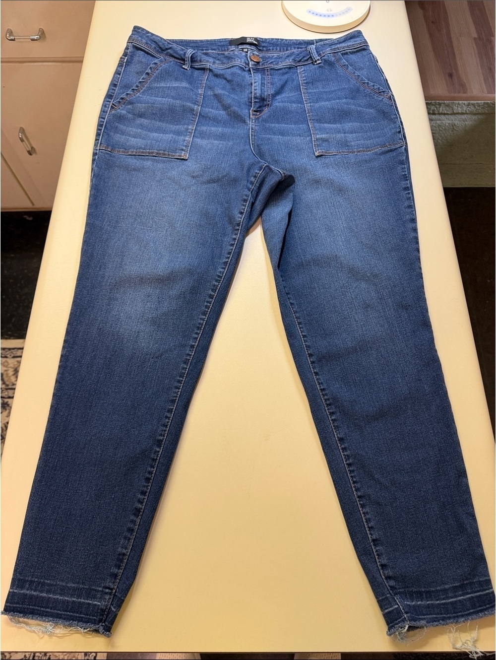 1822 Denim Blue Ankle Crop Jeans with Patch Front Pockets 20W